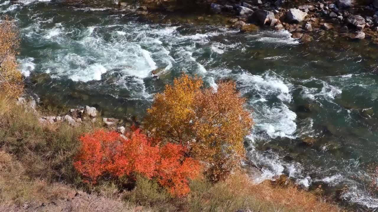 山河翡翠水金秋视频素材