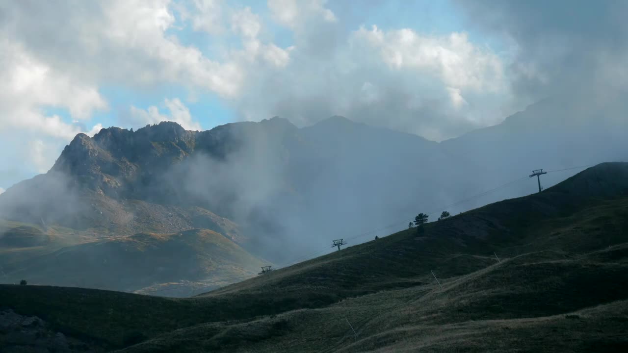 低云山景的风景视频素材