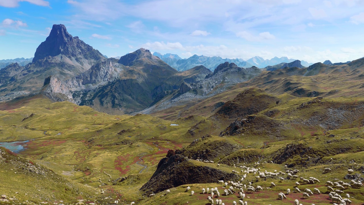 法国比利牛斯山脉的Pic Midi d’ossau全景视频素材