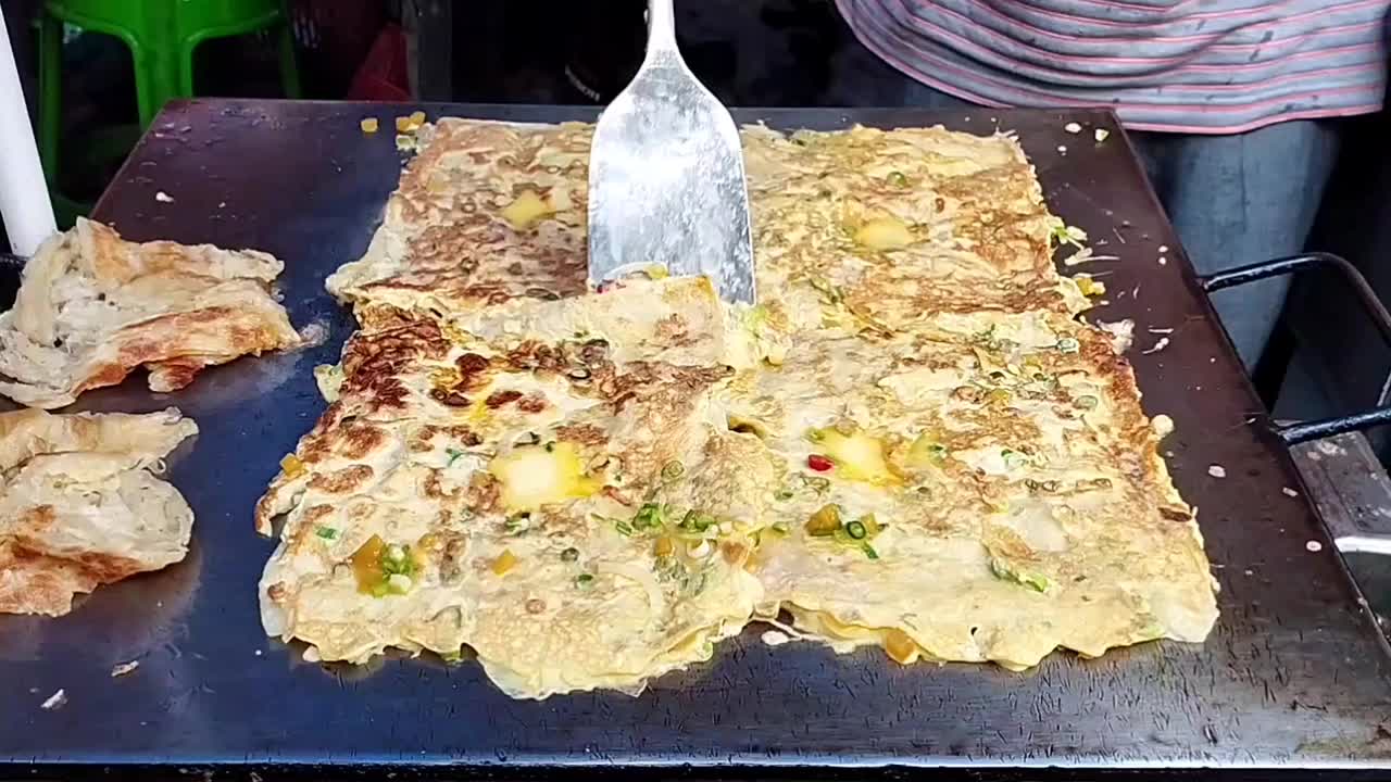 印尼街头小吃(印度martabak)视频素材