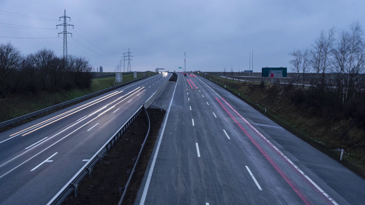 夜晚高速公路的时间流逝视频素材