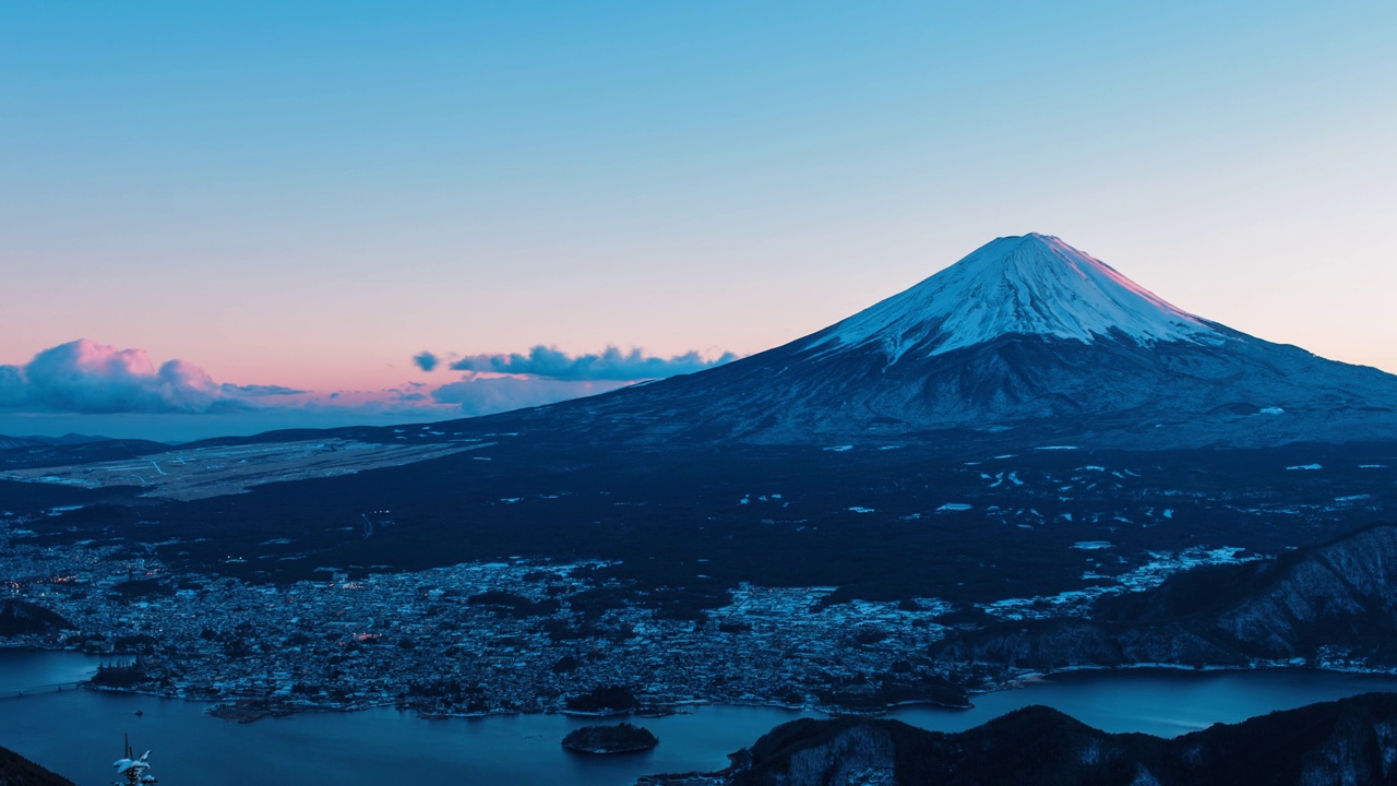 仲冬黄昏和富士山的城市景观视频素材