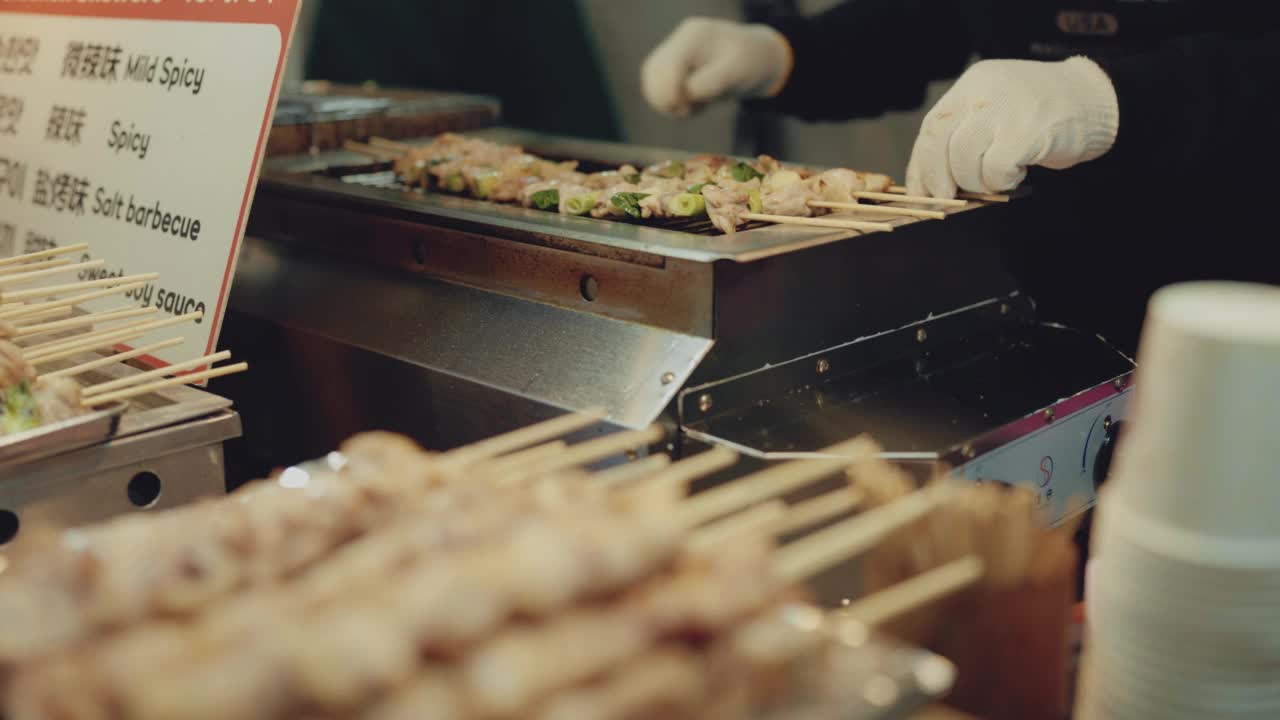 韩国食品市场的街头小吃视频素材