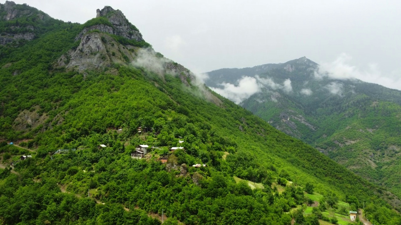 自然云山夏林晨雾树空中美景，到处走，土耳其视频素材