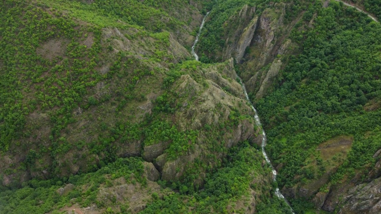 自然云山夏季森林，晨雾树木空中美丽的风景，去任何地方，土耳其视频素材