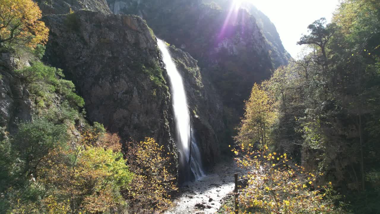 瀑布和峡谷视频素材