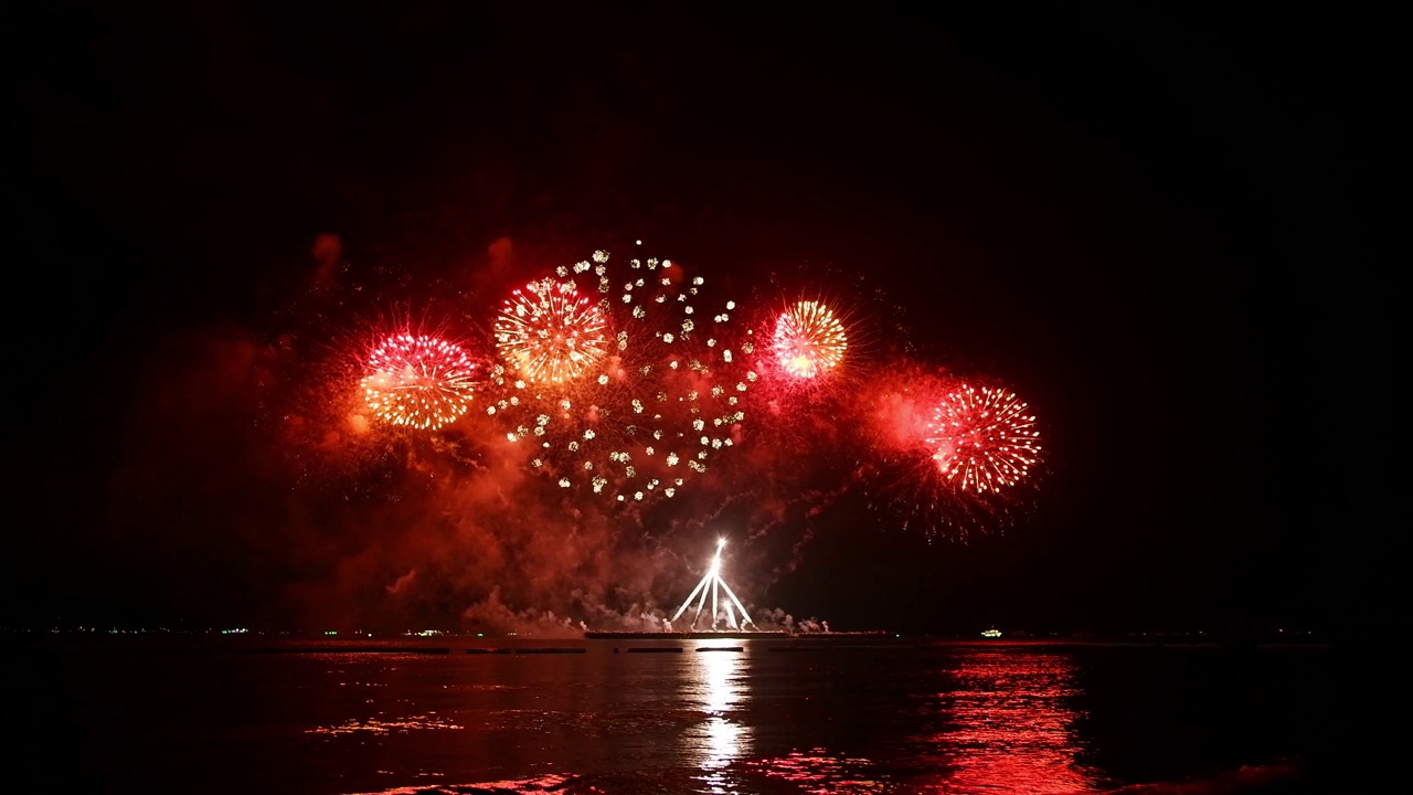 夜空中的烟火庆典，视频素材