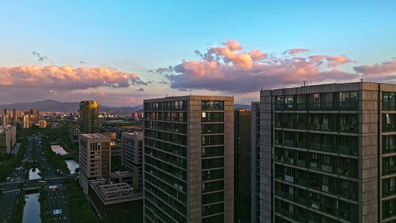 宁波日出时城市天际线的鸟瞰图视频素材