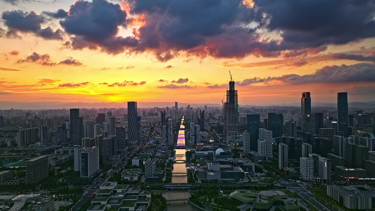 日落时宁波城市天际线和建筑物的鸟瞰图视频素材