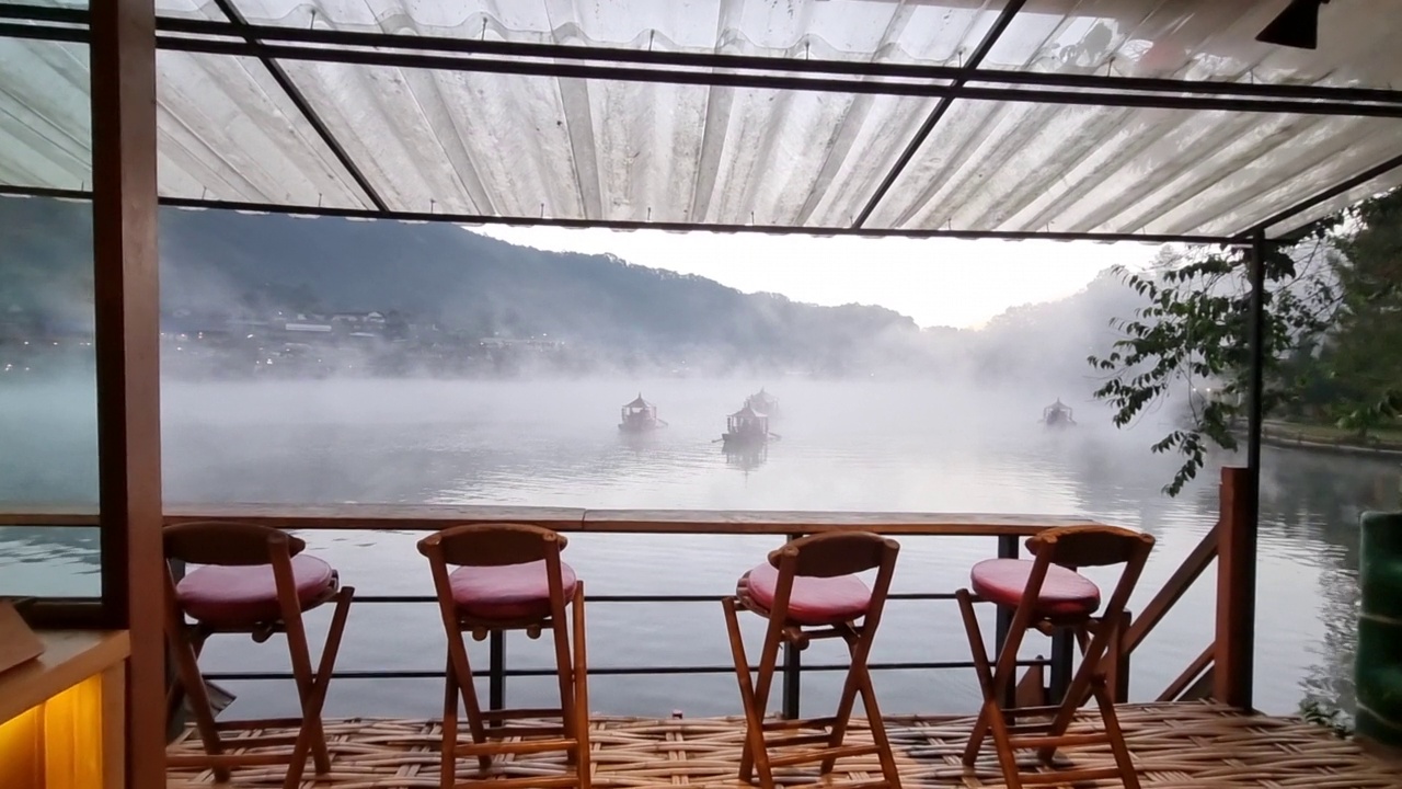 泰国Mae Hong Son，冬天背景下的美丽村庄视频下载