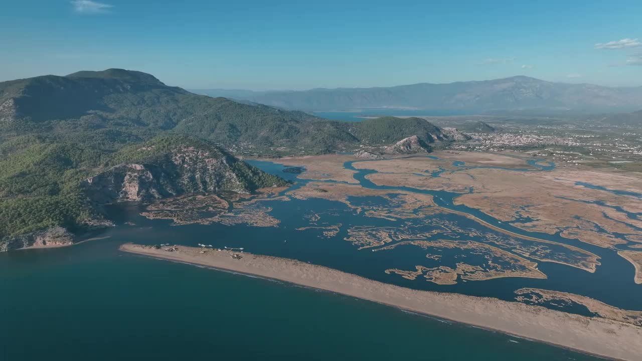 大岩三角洲和伊图祖海滩视频素材