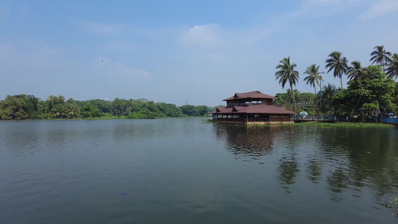 Veli湖水上餐厅，Veli旅游村，特里凡得琅，喀拉拉邦视频素材