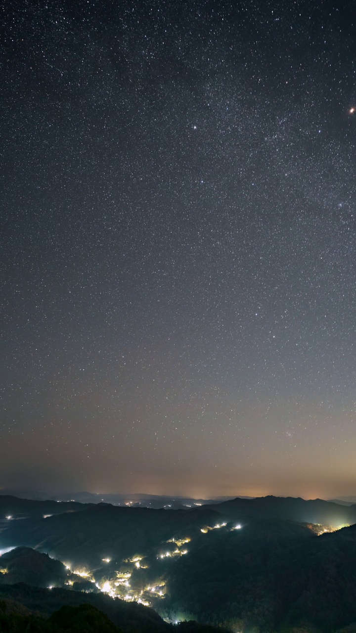 星空的垂直视频延时视频素材