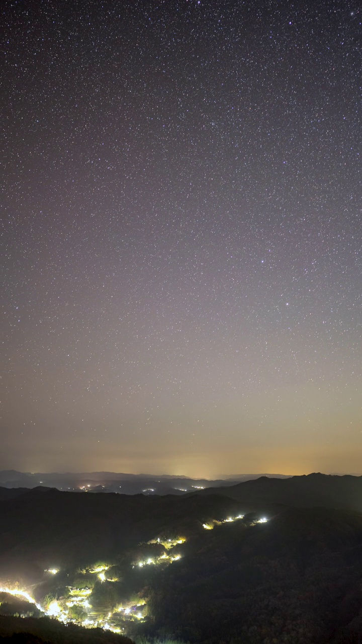 星空的垂直视频延时视频素材