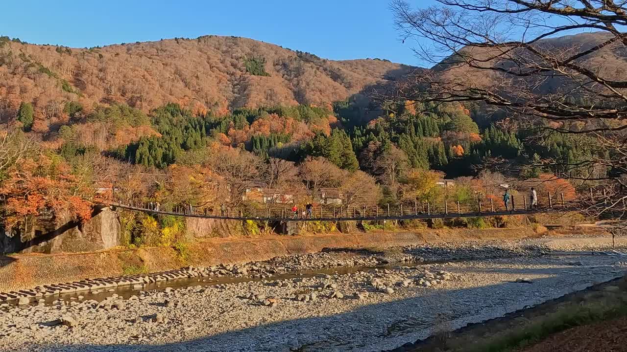 通往白川乡的大桥视频素材