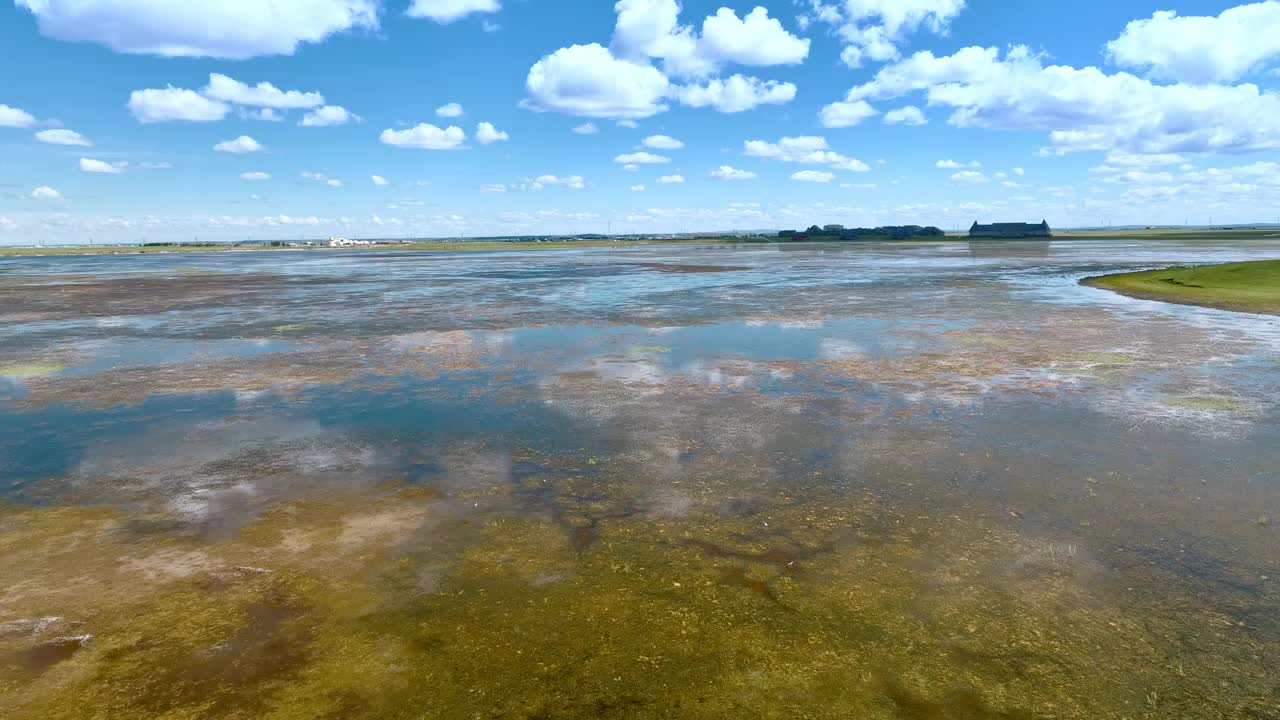 中国内蒙古草原湿地平行线视频素材