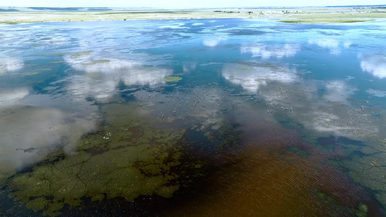 中国内蒙古草原湿地平行线视频下载