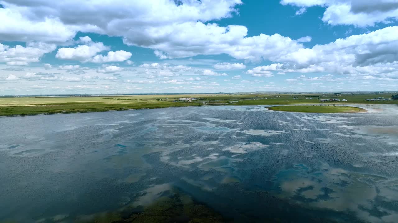 中国内蒙古草原湿地平行线视频下载