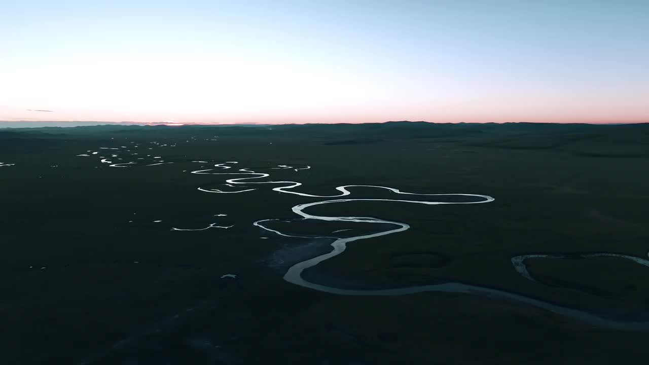 中国内蒙古草原湿地平行线视频素材