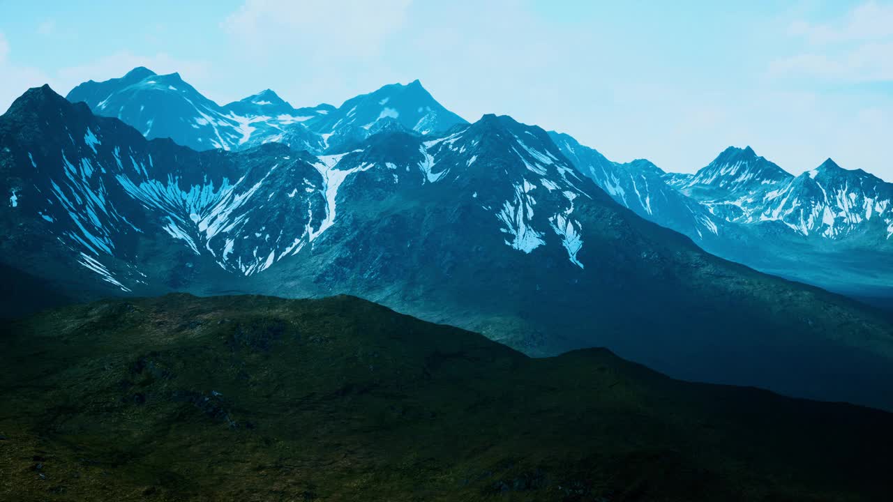 山峡绿油油的草地被阳光照亮视频素材