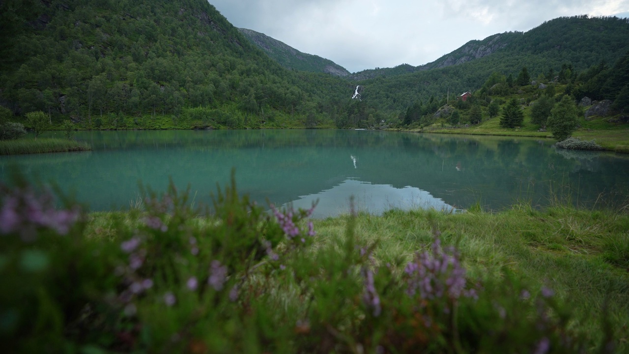 挪威高地的湖泊风景视频素材