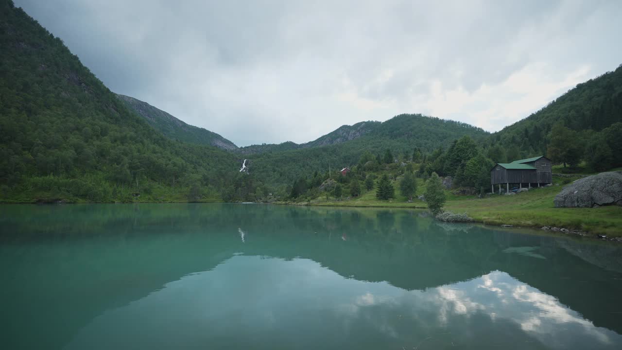 挪威高地的湖泊风景视频素材