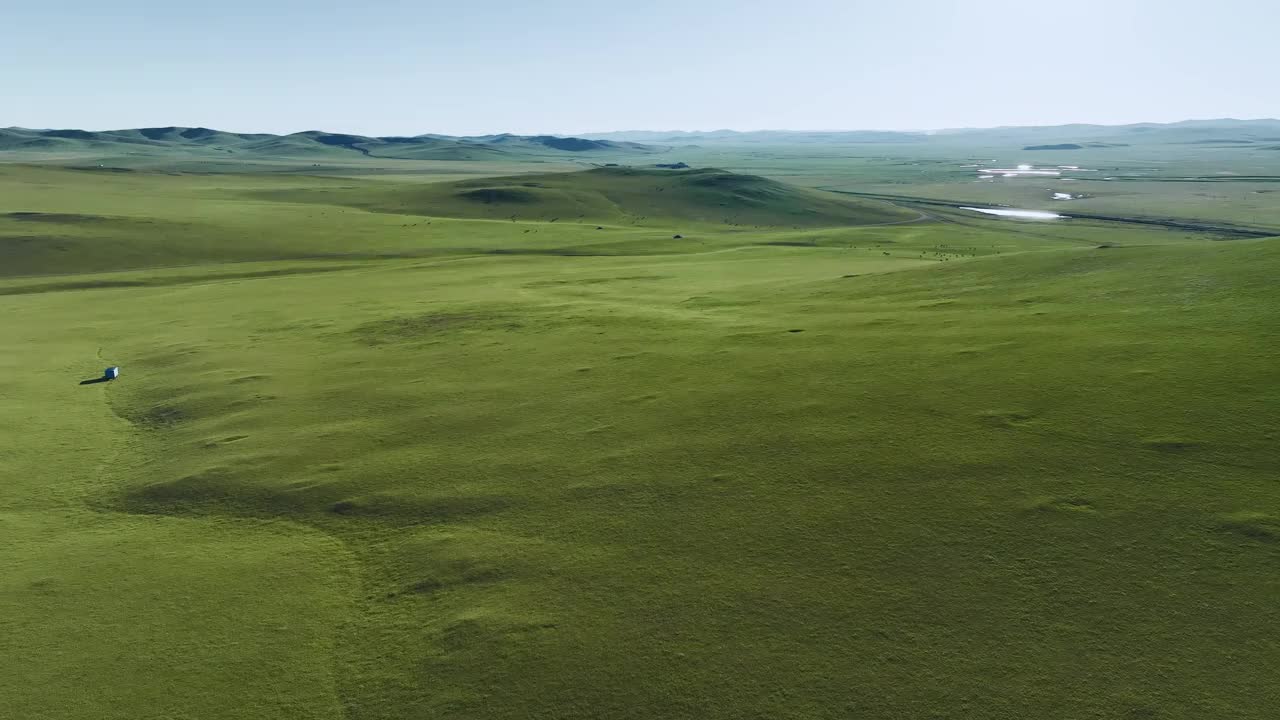 中国内蒙古草原湿地平行线视频素材