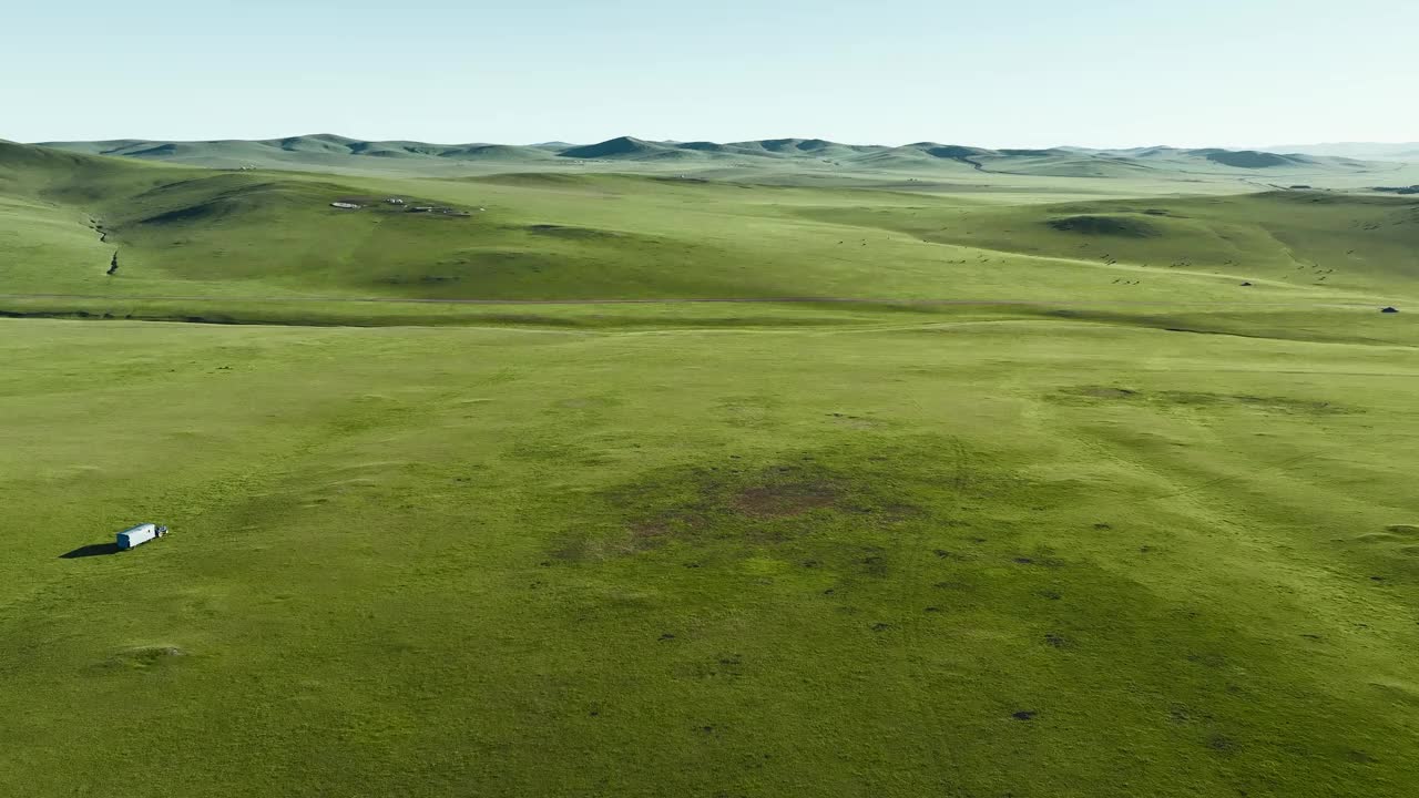 中国内蒙古草原湿地平行线视频素材