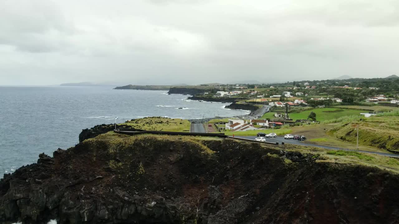 圣米格尔岛北部海岸线的鸟瞰图视频素材