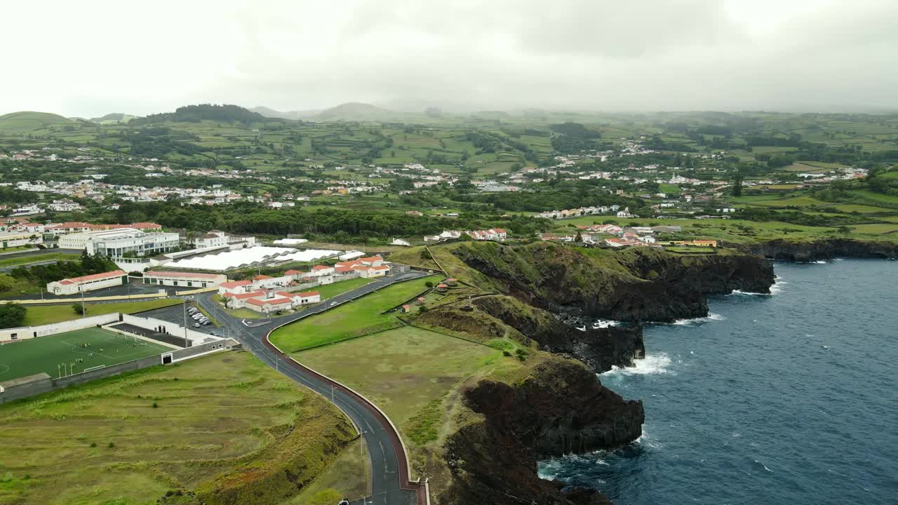 圣米格尔岛北部海岸线的鸟瞰图视频下载