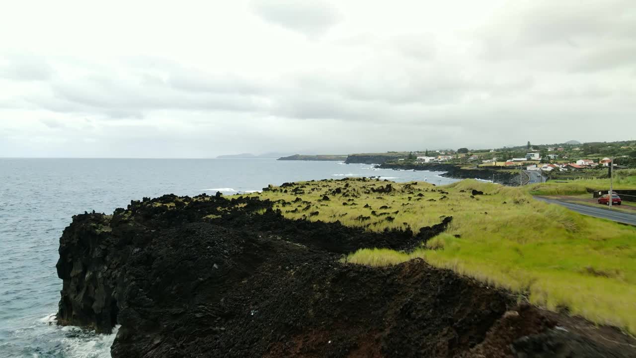 圣米格尔岛北部海岸线的鸟瞰图视频下载