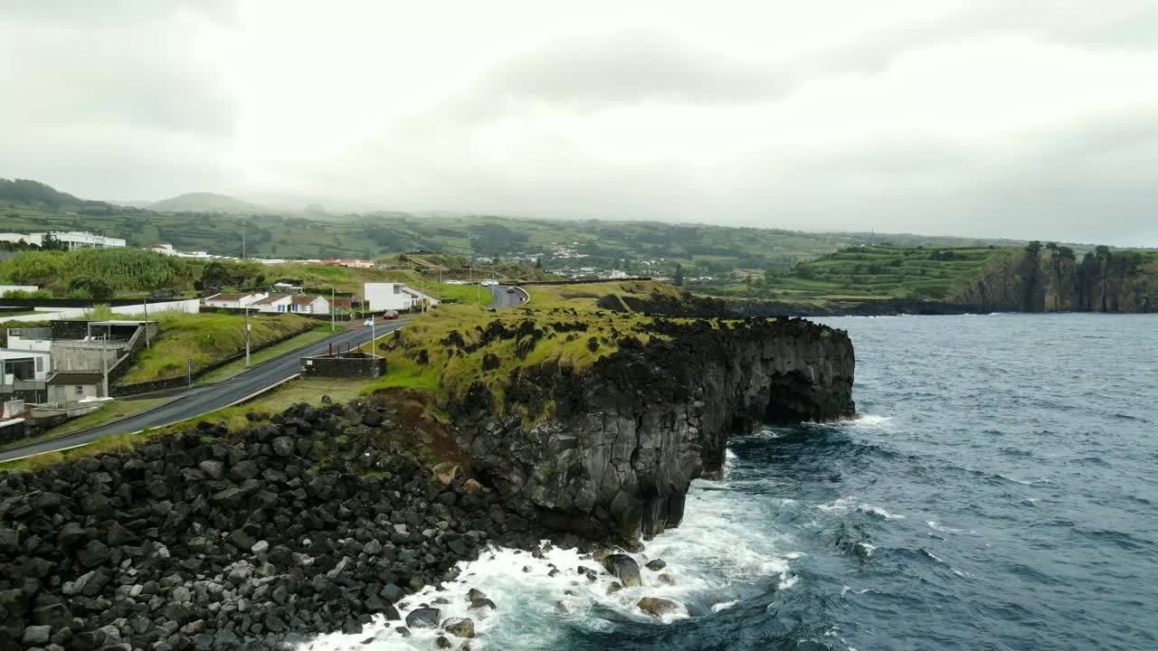 圣米格尔岛北部海岸线的鸟瞰图视频素材