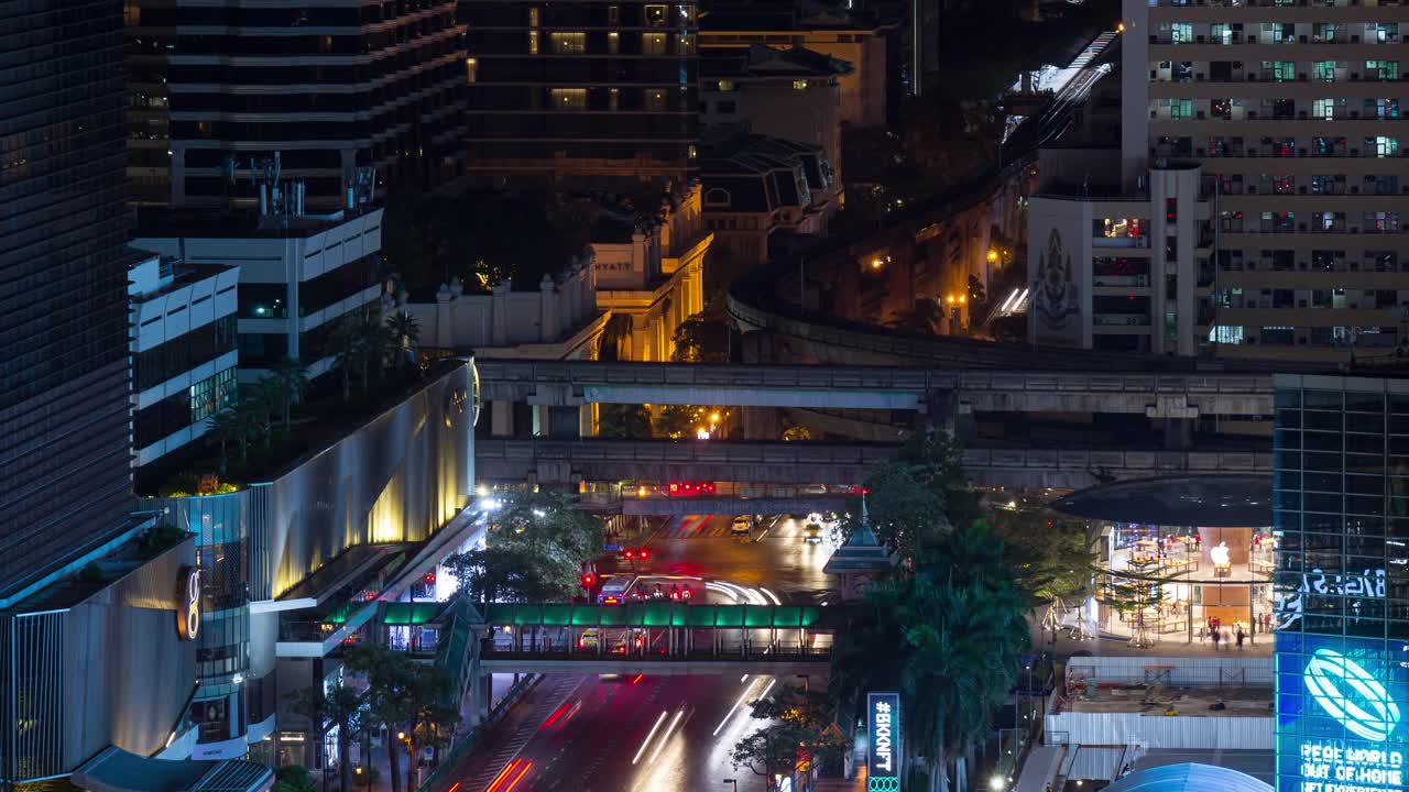 夜间照明曼谷市区交通街地铁线屋顶全景4k时间泰国视频素材