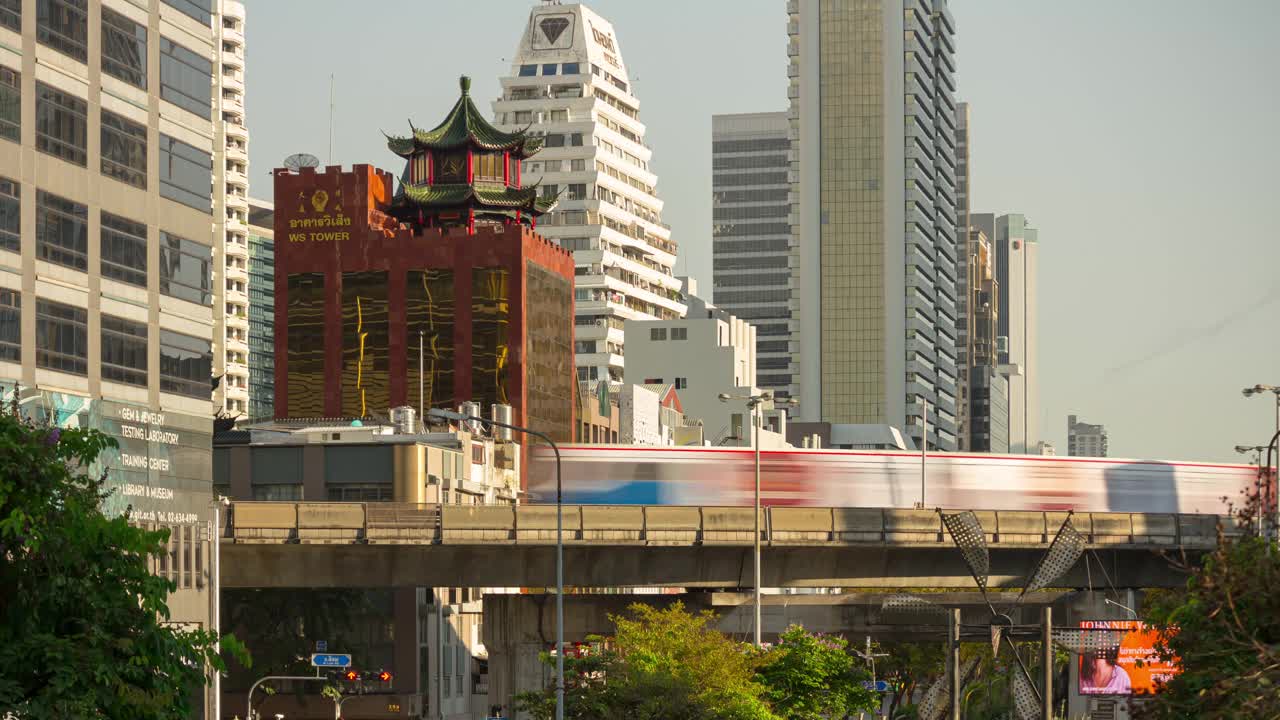 阳光明媚的傍晚曼谷市中心交通街地铁线大桥全景4k时间泰国视频素材