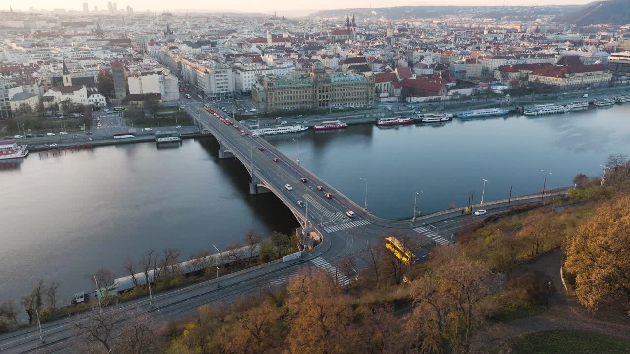 Sunrise at Prague Štefánik Bridge traffic bordering old town and new town with traffic at Vltava, city river and bridge traffic ship on the water skyline视频素材