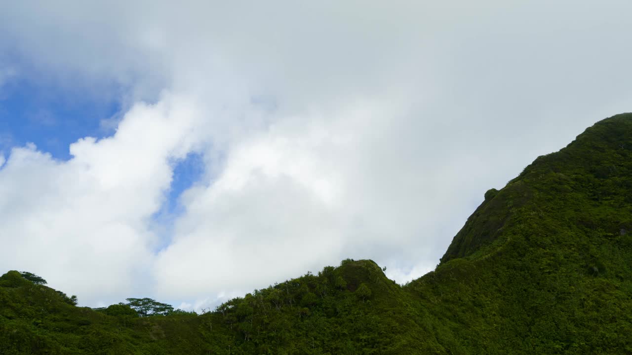 山谷上空的天线视频素材