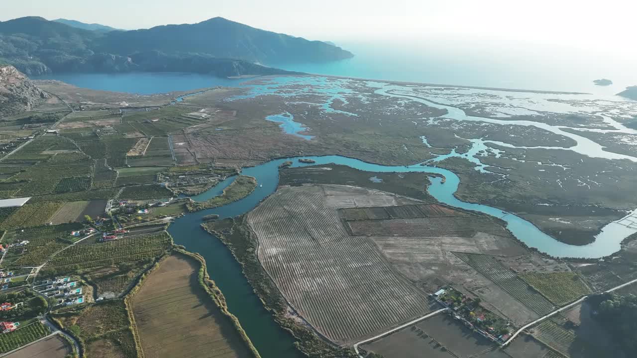 大岩三角洲和伊图祖海滩视频素材