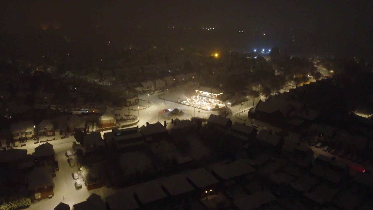 夜晚的城市飘雪视频素材