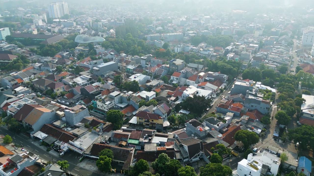 密集的房屋与清晨的雅加达城市景观视频素材