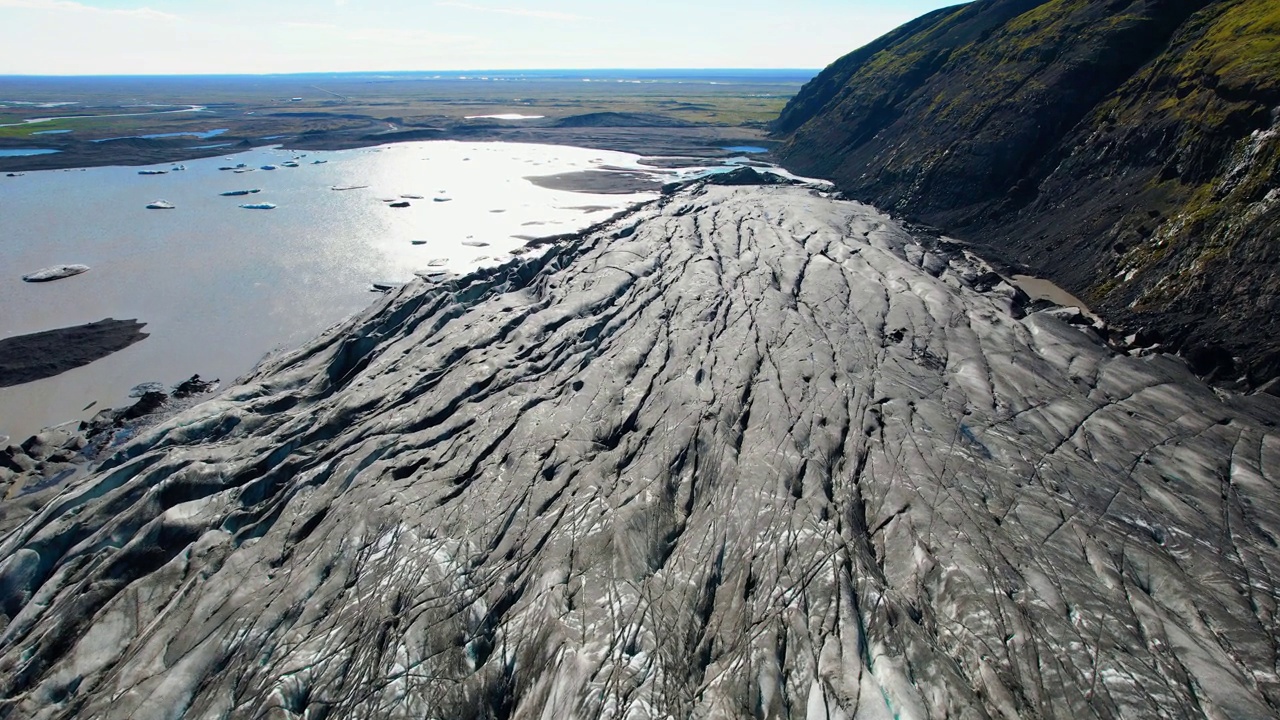 瓦特纳冰川(Vatnajokull)是冰岛最大、体积最大的冰盖冰川，冰川占冰岛面积的11%视频素材