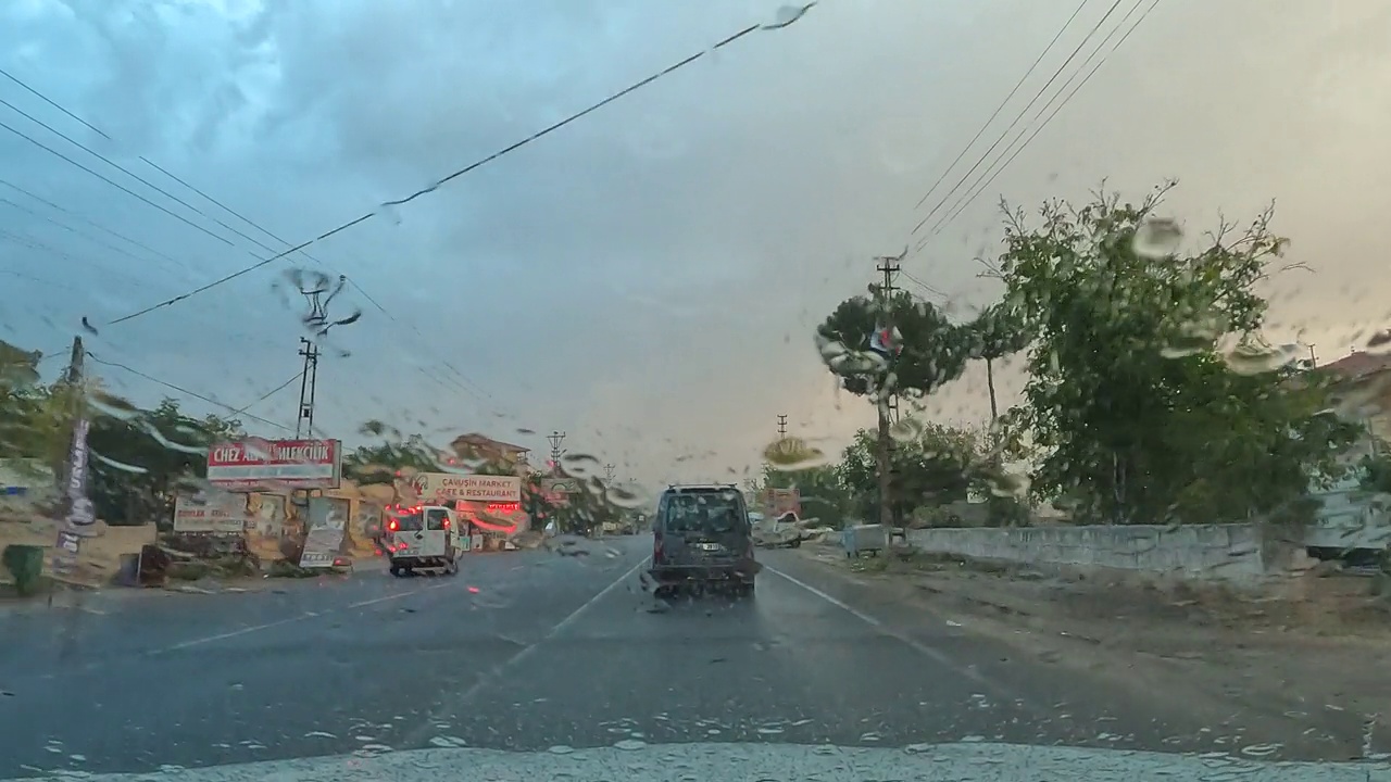 下雨天开车视频素材