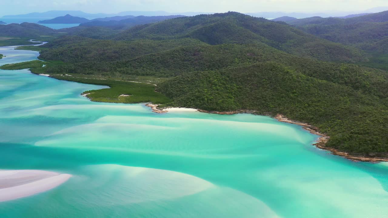 著名的山丘入口在圣灵岛在阳光明媚的天气完美视频素材