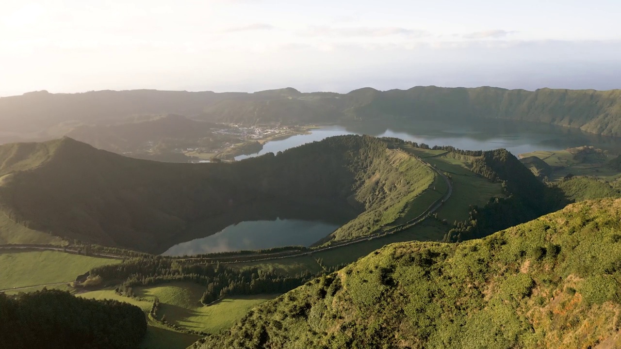 Panoramic view over stunning nature with craters and lakes on São Miguel, Azores视频素材