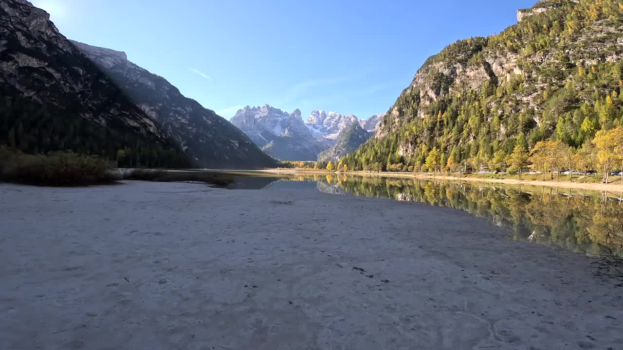 白云石山脉视频下载