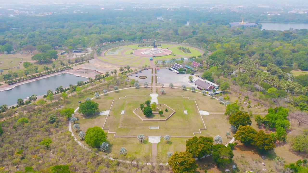 泰国曼谷市普塔蒙松的鸟瞰图。泰国佛教寺庙建筑。旅游景点地标。视频素材