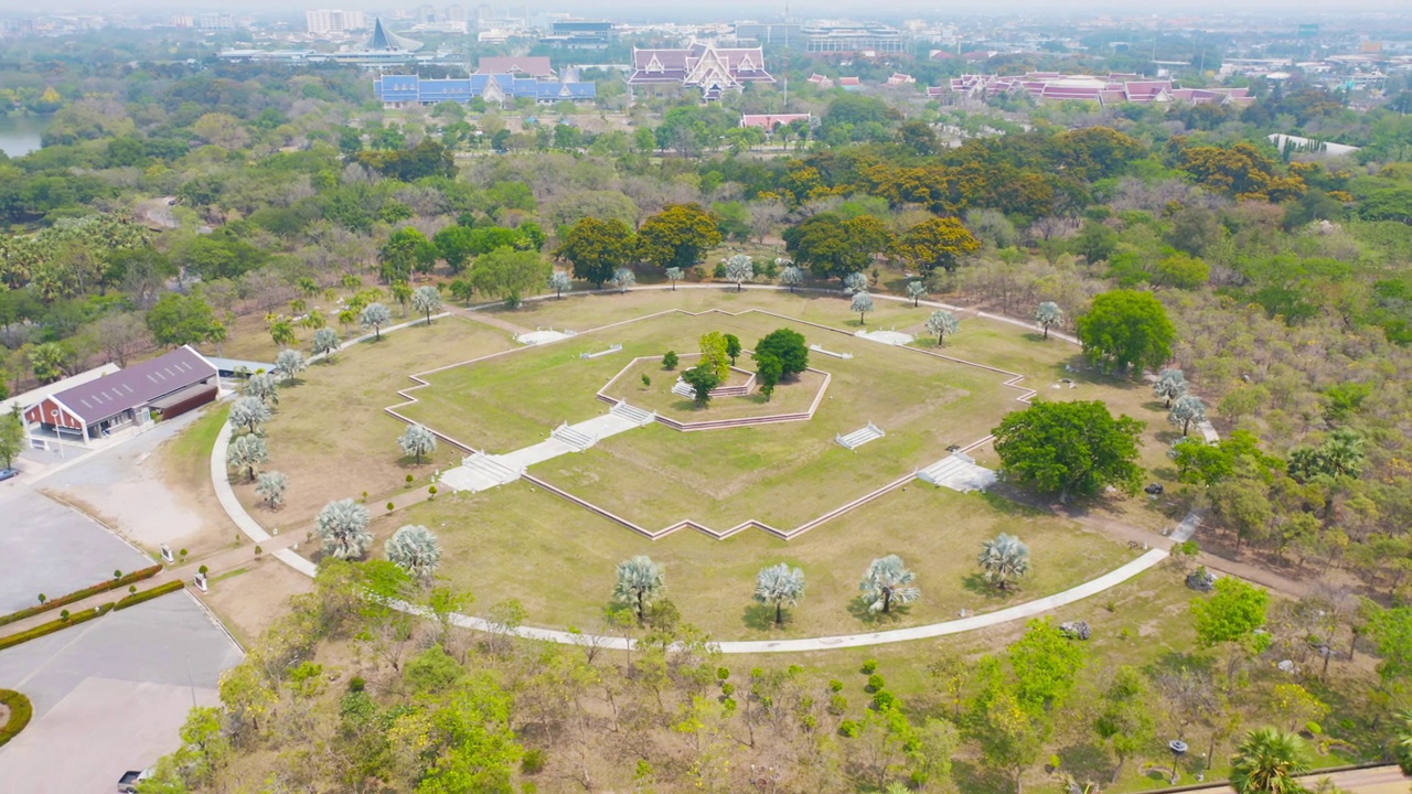 泰国曼谷市普塔蒙松的鸟瞰图。泰国佛教寺庙建筑。旅游景点地标。视频素材