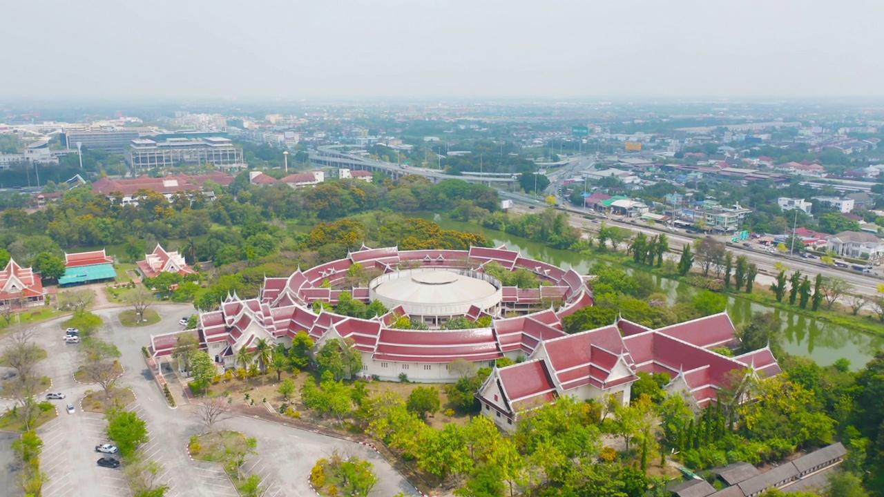 泰国曼谷市普塔蒙松的鸟瞰图。泰国佛教寺庙建筑。旅游景点地标。视频素材