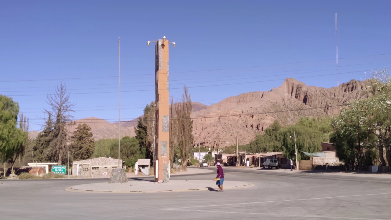 阿根廷Jujuy省Quebrada de Humahuaca村名为“Tilcara”的入口。视频素材