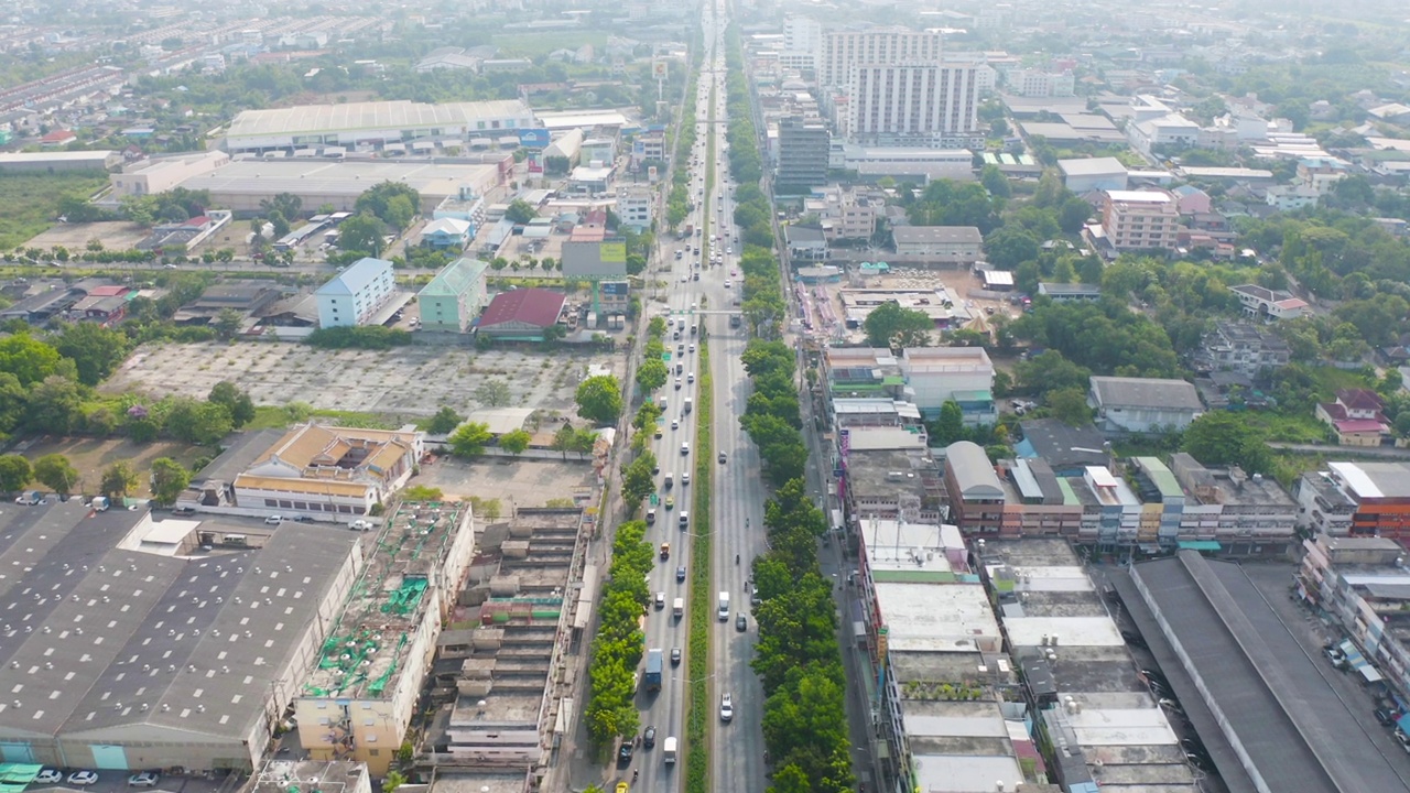 泰国曼谷市区天际线公路街道的鸟瞰图。亚洲智慧城市的金融区和商业中心。摩天大楼和高层建筑。视频素材