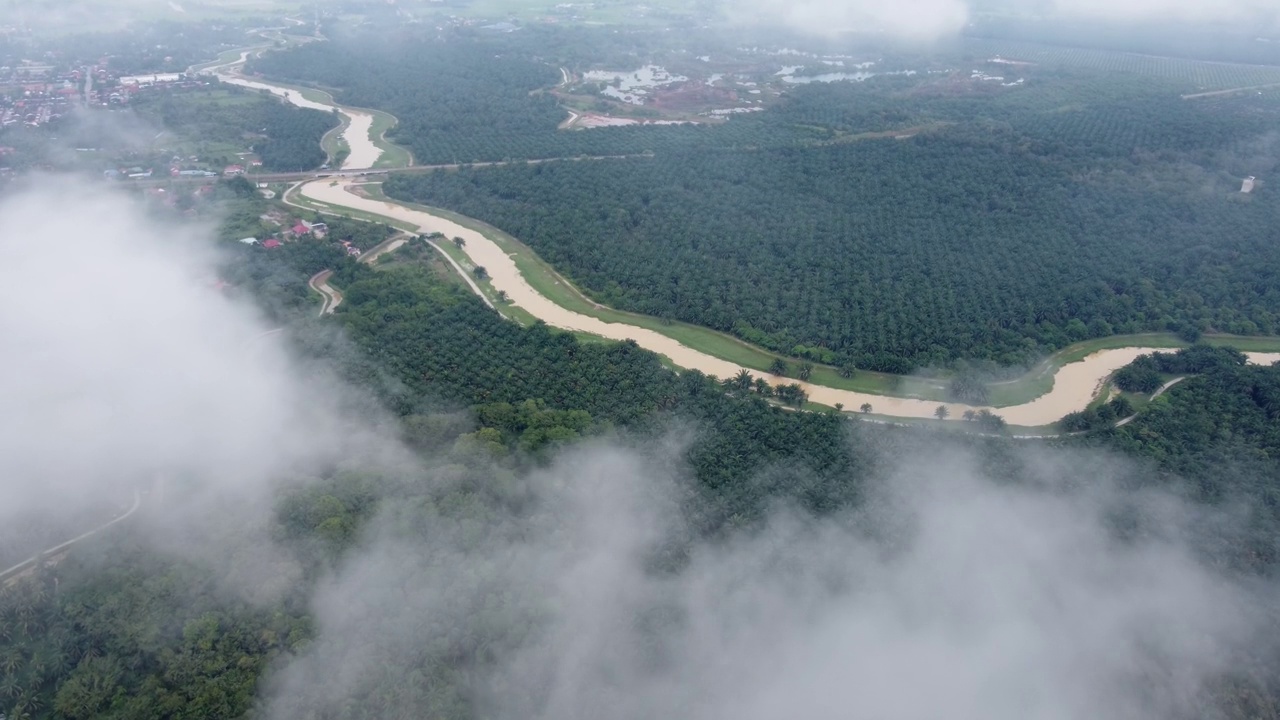 空中飞向河边视频素材